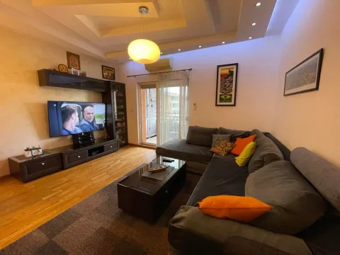 Izdavanje, dvosoban stan, 68m², City Kvart, Podgorica - image 1