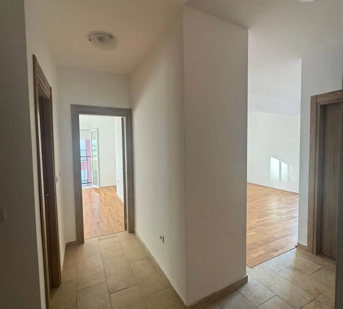 Izdavanje, dvosoban stan, 63m², Stari Aerodrom, Podgorica