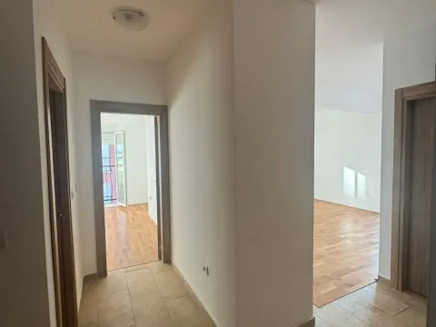 Izdavanje, dvosoban stan, 63m², Stari Aerodrom, Podgorica - image 4