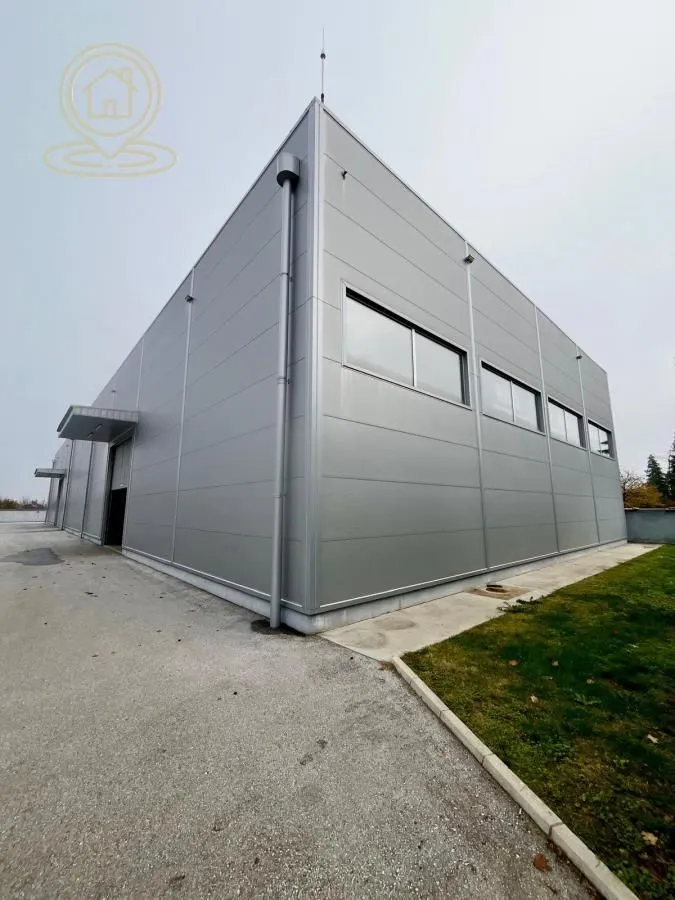 Rent, office space, 1201m², Kudeljarski Nasip, Pančevo
