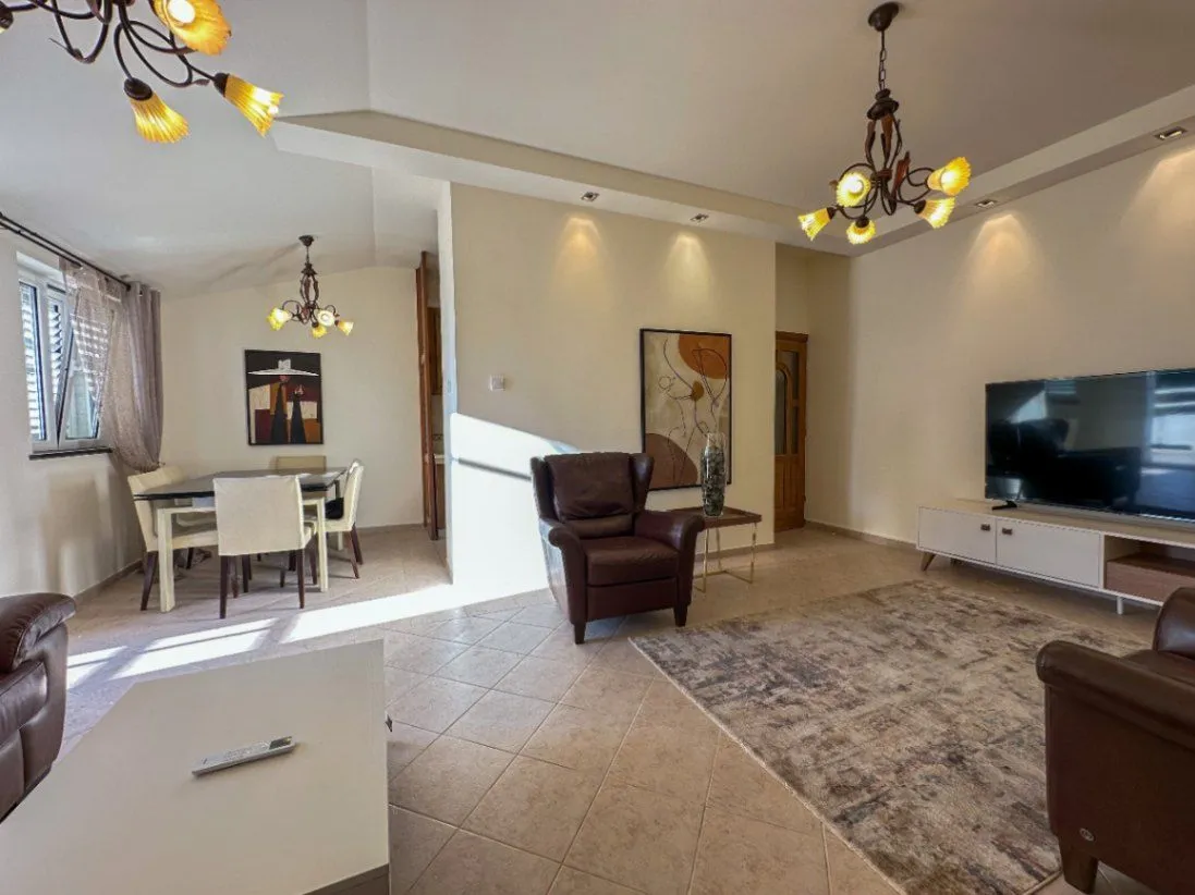 Izdavanje, trosoban stan, 114m², Momišići, Podgorica