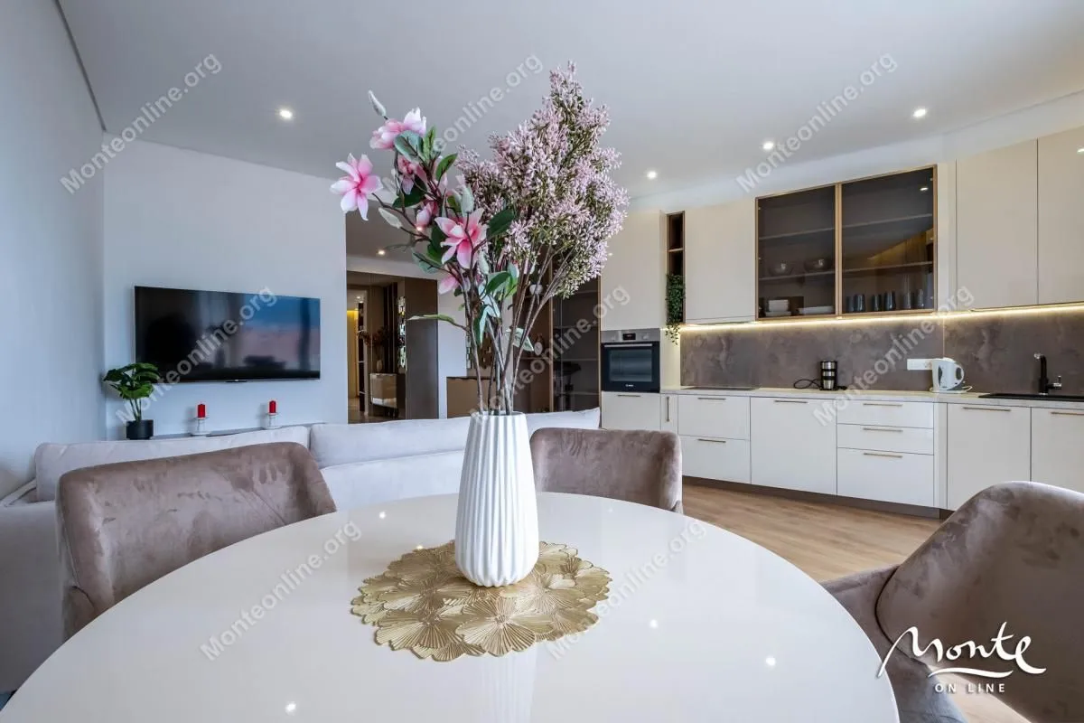 Prodaja, dvosoban stan, 76m², Tivat, Crna Gora