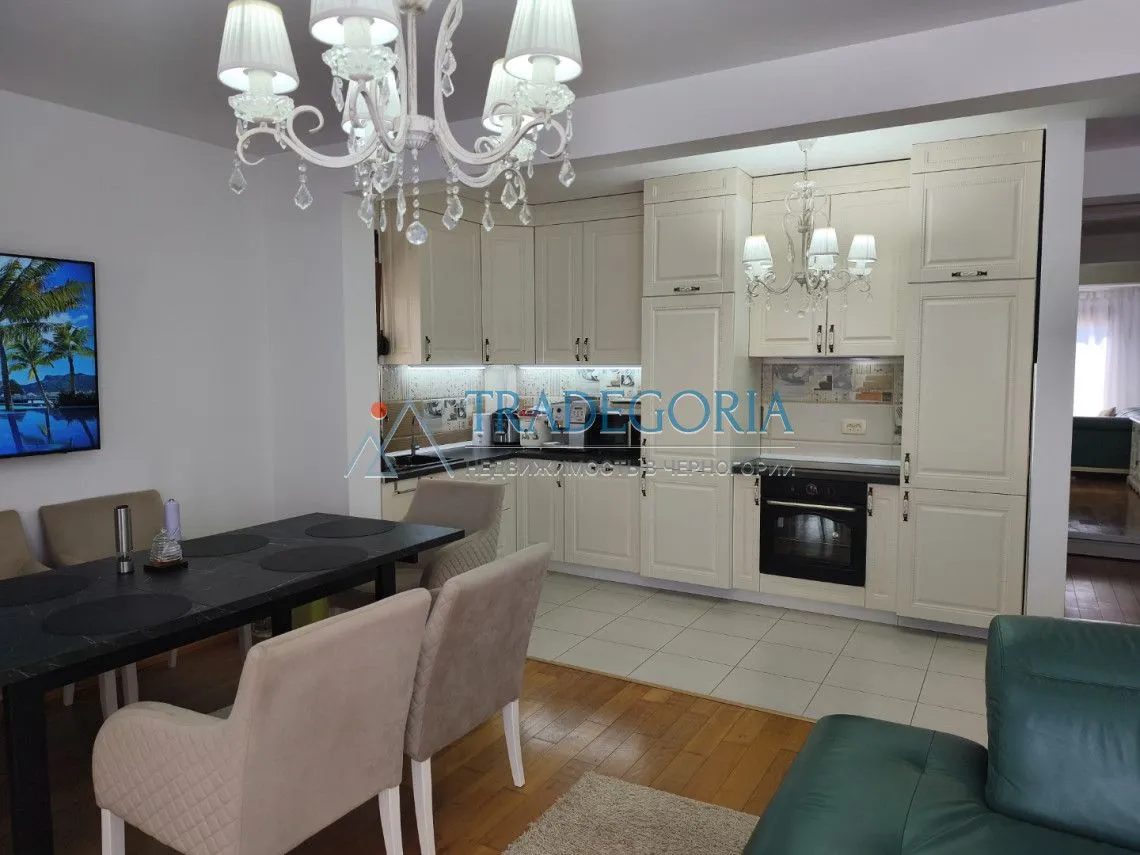 Prodaja, trosoban stan, 104m², Dobra Voda, Bar