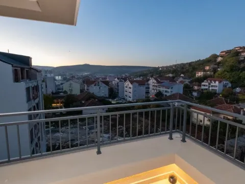 Izdavanje, trosoban stan, 163m², Preko Morače, Podgorica - image 15