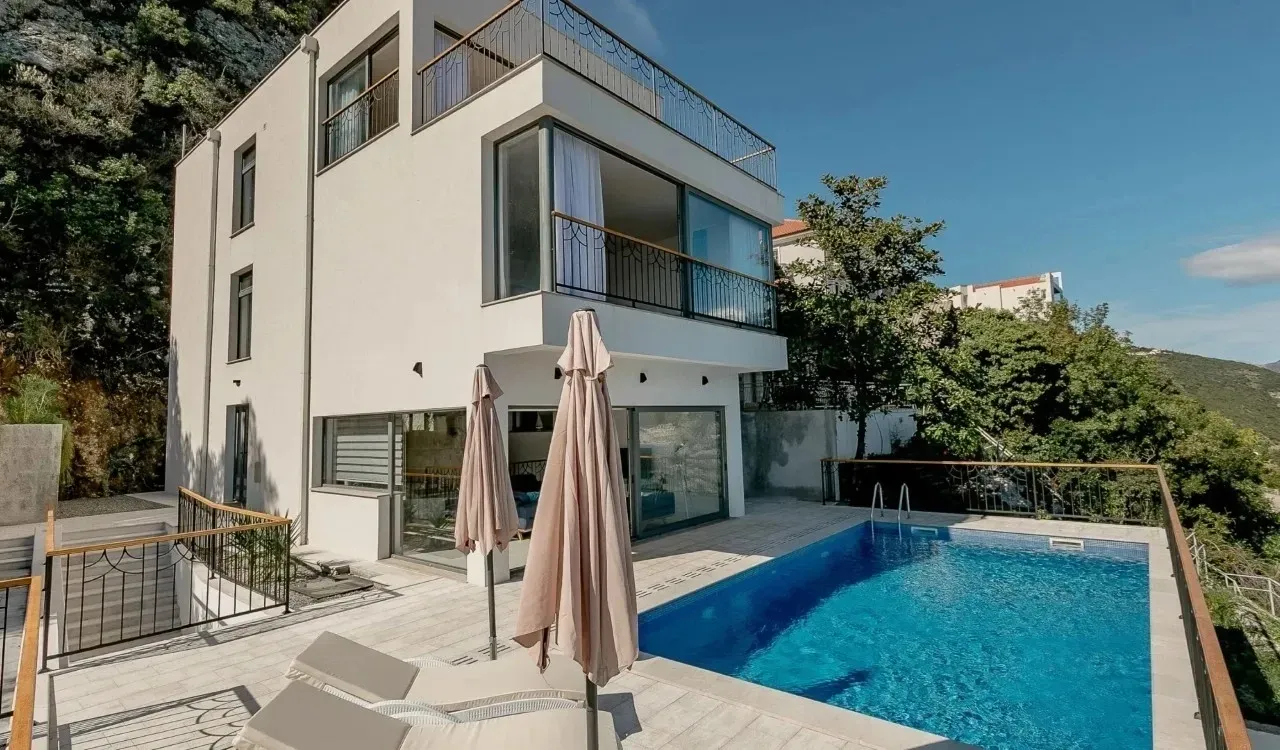 Sale, house, 236m², Njivice, Herceg Novi
