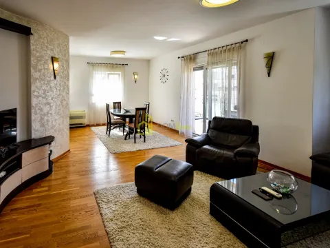 Izdavanje, trosoban stan, 120m², City Kvart, Podgorica - image 24