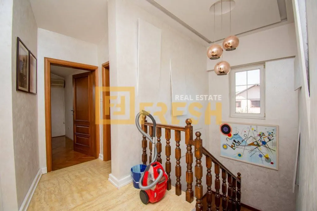Rent, house, 320m², Gornja Gorica, Podgorica