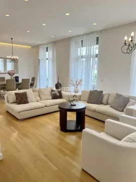 Izdavanje, trosoban stan, 205m², Novi Beograd Blok 65, Novi Beograd Sve Podlokacije - image 7