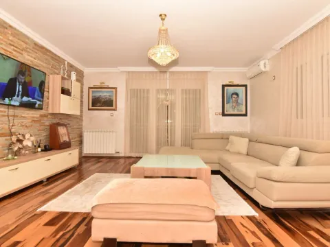 Prodaja, kuća, 175m², Velje Brdo, Podgorica - image 4