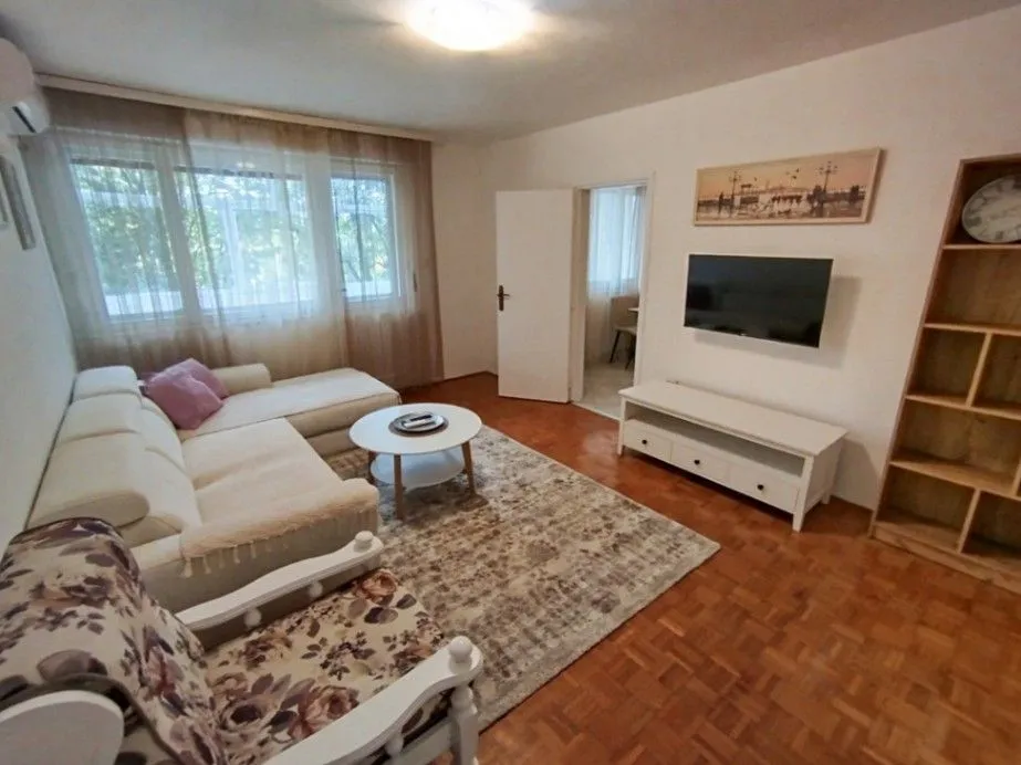 Izdavanje, dvosoban stan, 70m², Pobrežje, Podgorica