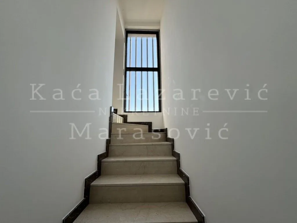 Prodaja, stan, 174m², Lekino Brdo, Voždovac Sve Podlokacije