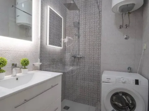 Sale, one bedroom apartment, 51m², Bečići, Budva - image 10