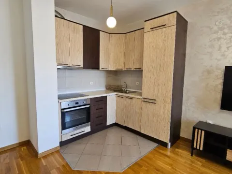 Izdavanje, dvosoban stan, 60m², Tuški Put, Podgorica