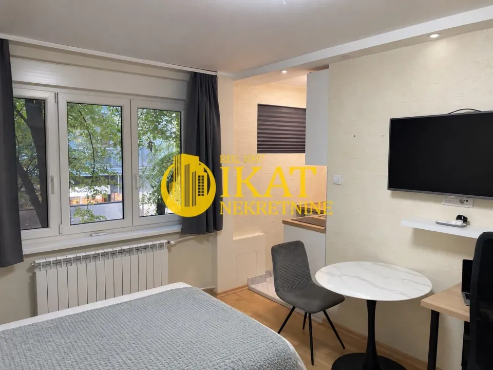 Izdavanje, jednosoban stan, 26m², Stari Grad, Beograd