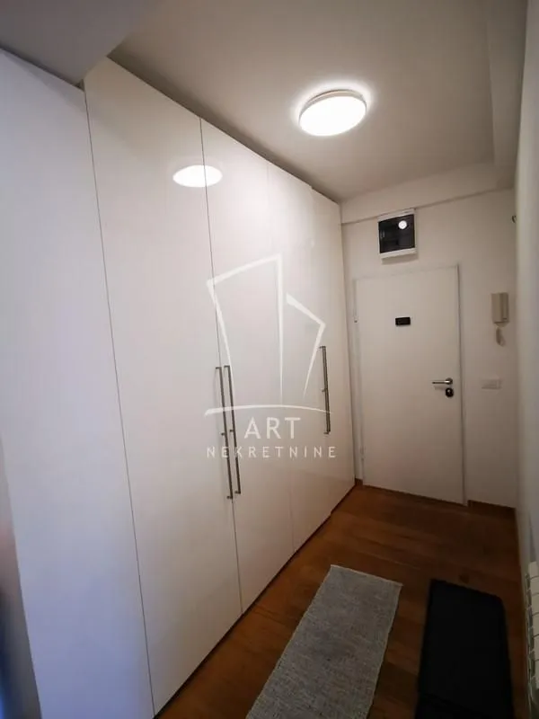 Sale, four bedroom apartment, 135m², Lipov Lad, Zvezdara Sve Podlokacije