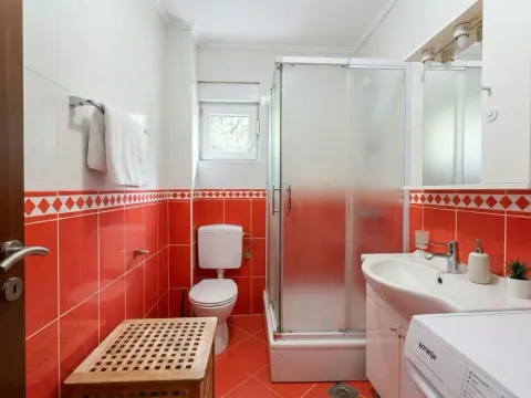 Rent, two bedroom apartment, 60m², Tivat, Crna Gora - image 7