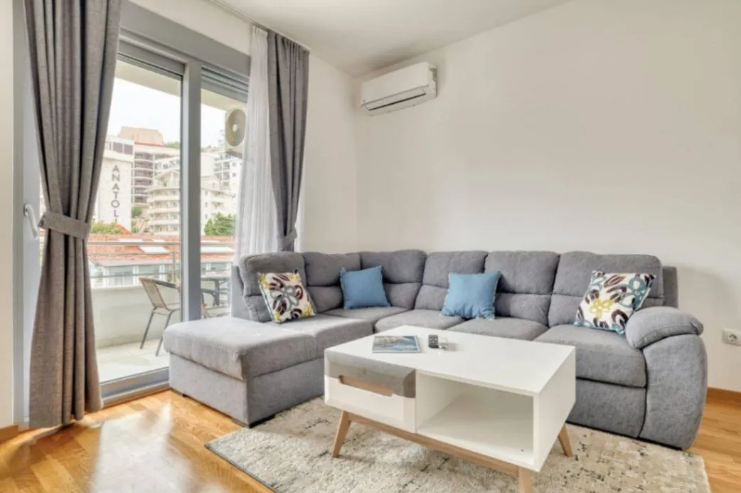 Rent, apartment, 70m², Bečići, Budva