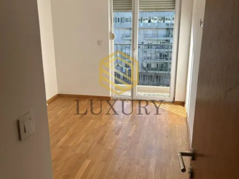 Rent, office space, 65m², Stari Aerodrom, Podgorica - image 4