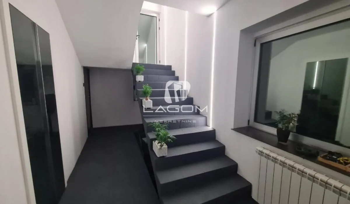 Sale, house, 343m², Banovo Brdo, Beograd