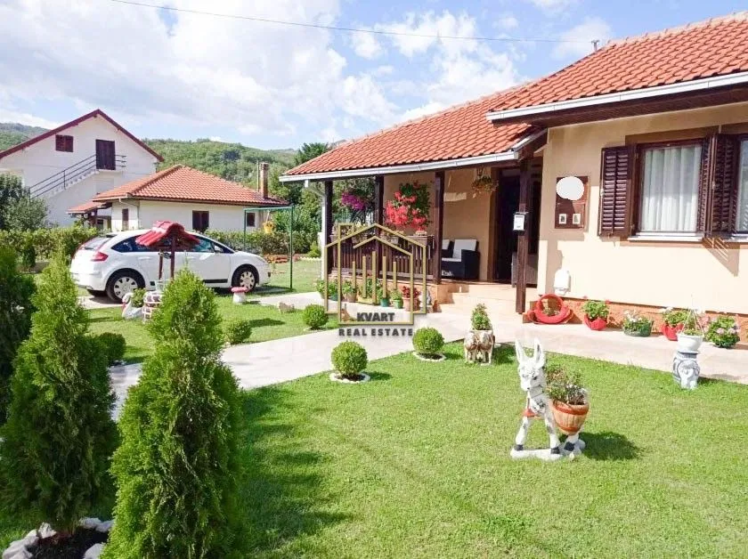 Prodaja, kuća, 65m², Humci, Cetinje