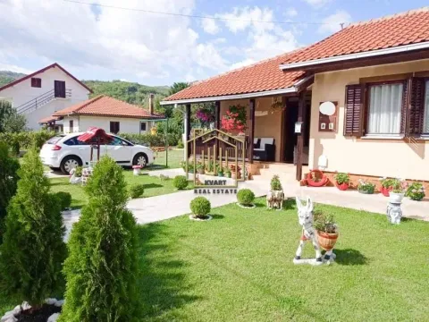 Prodaja, kuća, 65m², Humci, Cetinje