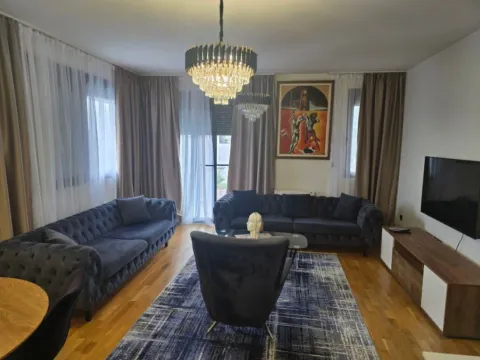 Izdavanje, trosoban stan, 130m2, Dalmatinska ulica, Podgorica Izdavanje, trosoban stan, 130m2, Dalmatinska ulica, Podgorica