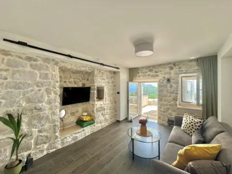 Rent, house, 80m², Kuljače, Budva - image 11