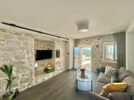 Izdavanje, kuća, 80m², Kuljače, Budva - image 11