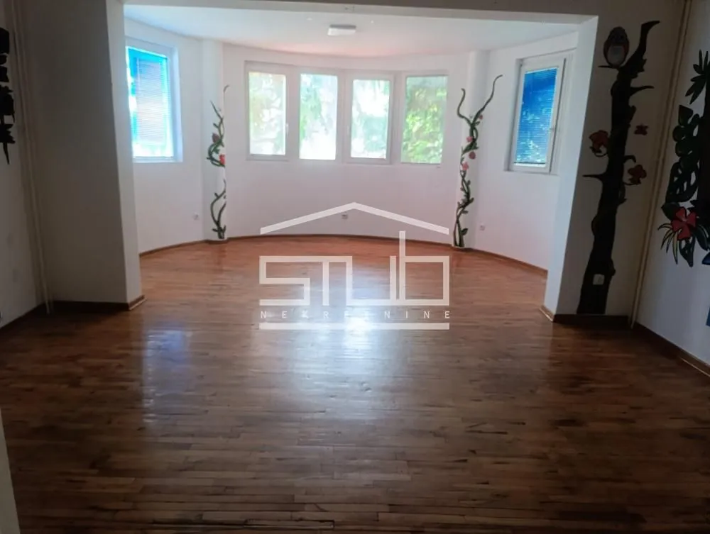 Izdavanje, kuća, 200m², Filmski Grad, Beograd