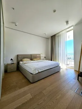 Modern bedroom with a double bed and access to the terrace. - image 7