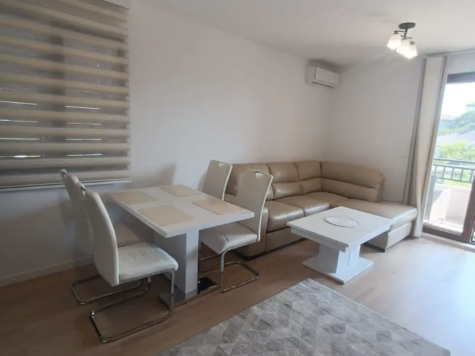 Izdavanje, jednosoban stan, 50m², Centar, Tivat