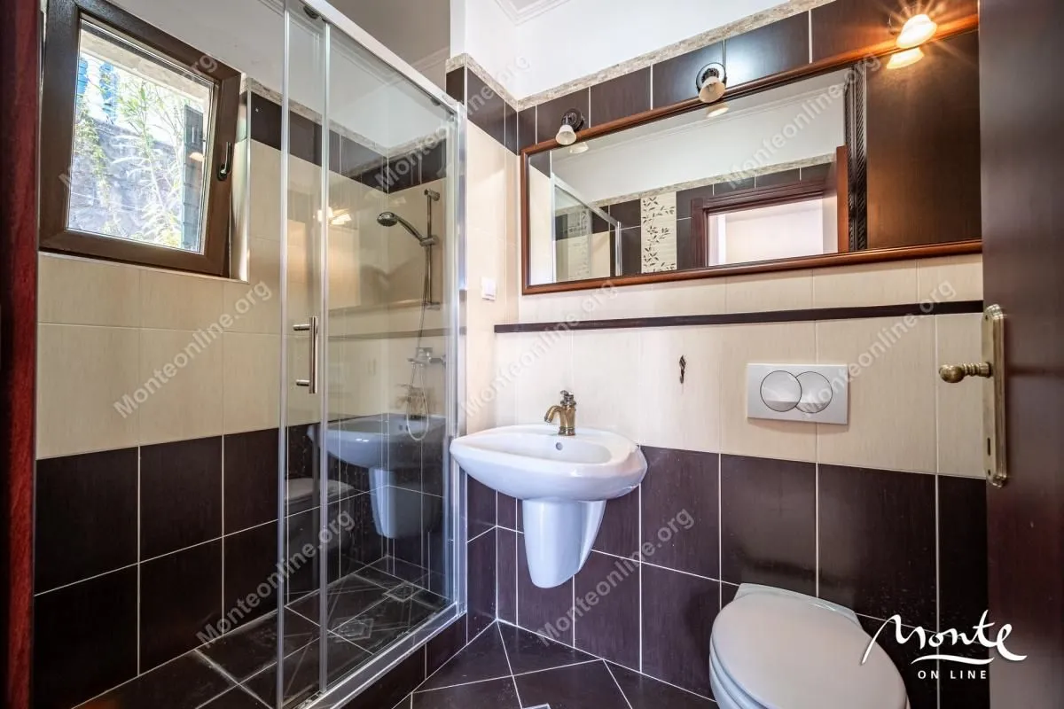 Prodaja, dvosoban stan, 92m², Kostanjica, Kotor