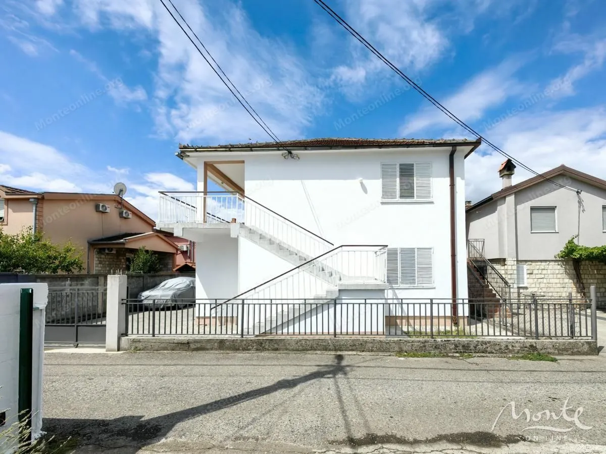 Prodaja, kuća, 180m², Tološi, Podgorica