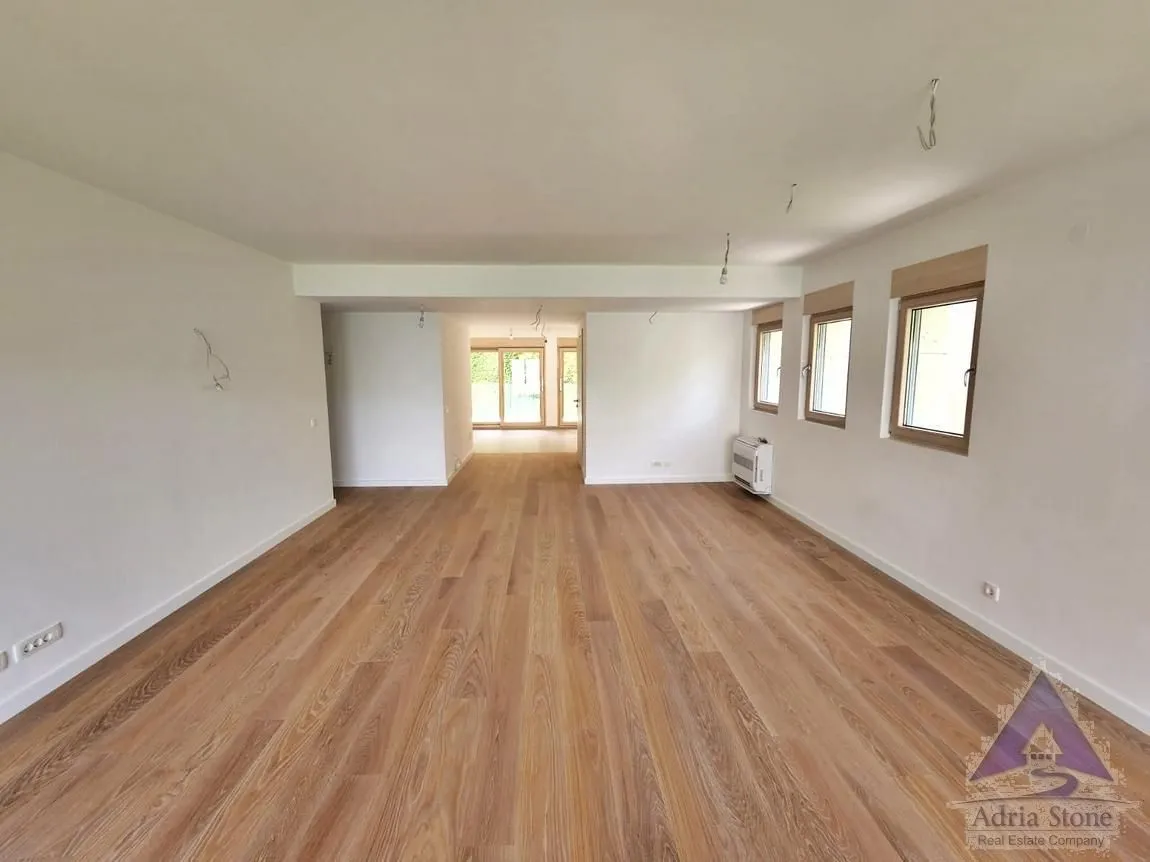Prodaja, dvosoban stan, 144m², Škaljari, Kotor