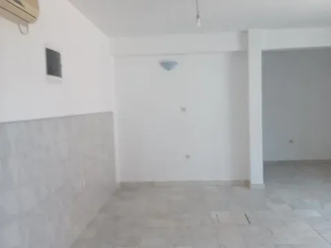 Izdavanje, poslovni prostor, 60m², Zemun Gornji Grad, Zemun Sve Podlokacije - image 4