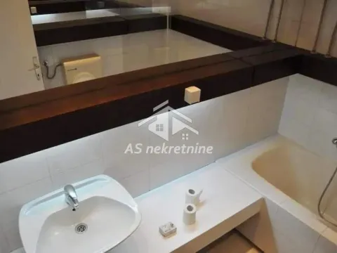 Izdavanje, trosoban stan, 95m², Stari Grad, Beograd - image 12