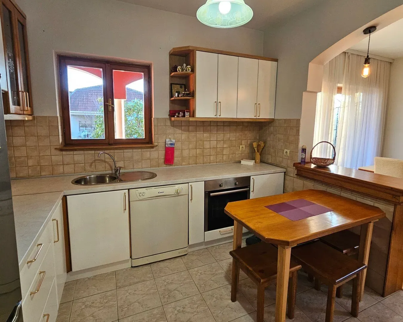 Izdavanje, kuća, 216m², Dalmatinska ulica, Podgorica