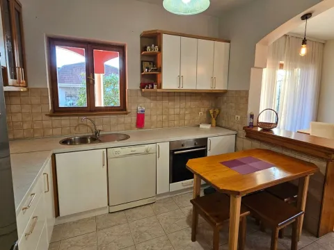 Izdavanje, kuća, 216m², Dalmatinska ulica, Podgorica - image 6