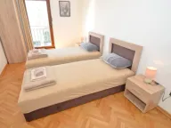 Izdavanje, dvosoban stan, 83m², Centar, Tivat - image 11