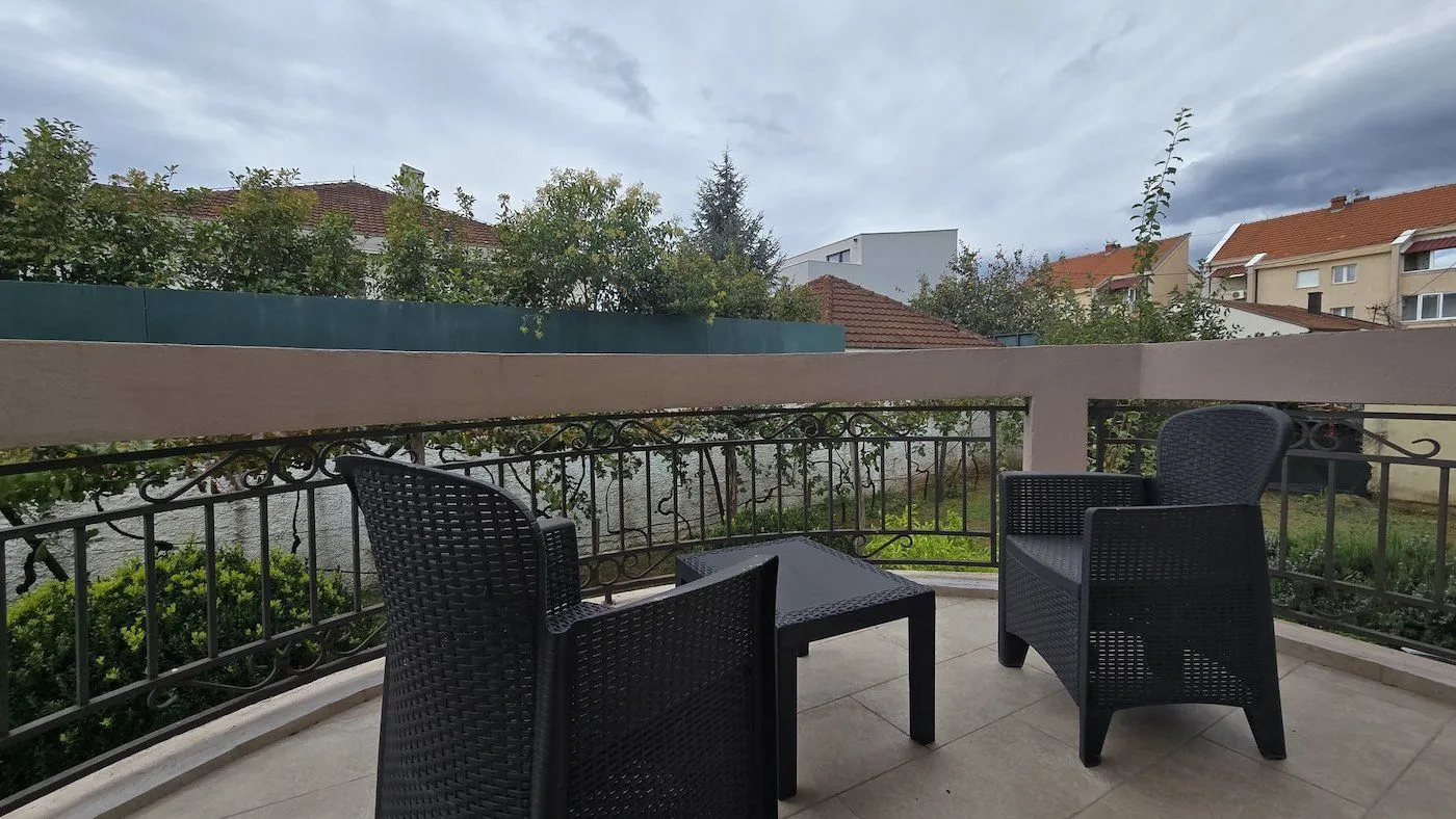 Izdavanje, kuća, 180m², Tološi, Podgorica