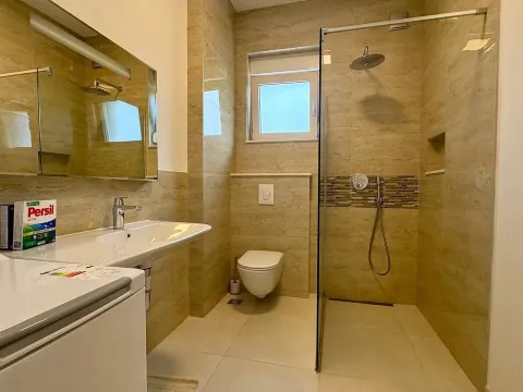 Rent, two bedroom apartment, 100m², Tivat, Crna Gora - image 13