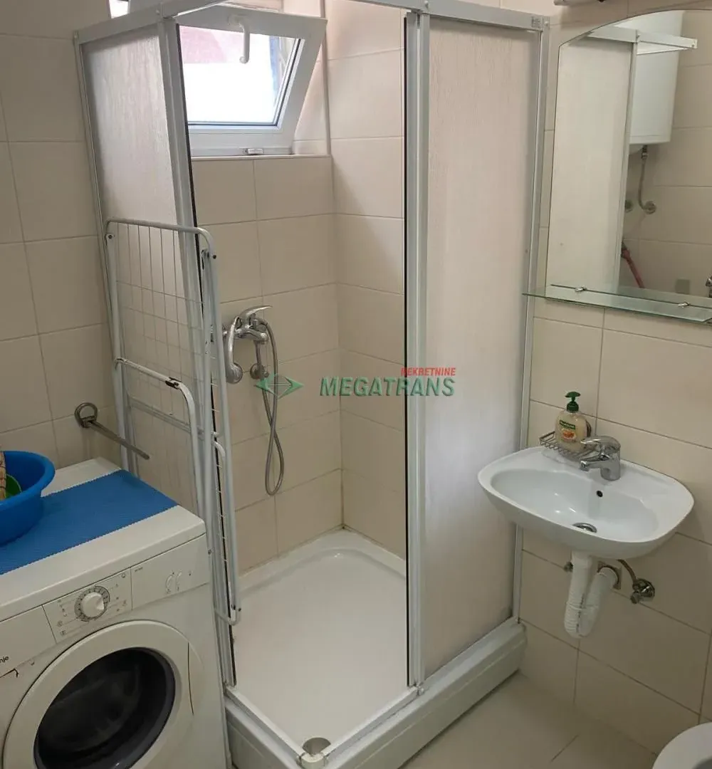 Izdavanje, stan, 18m², Centar, Novi Sad