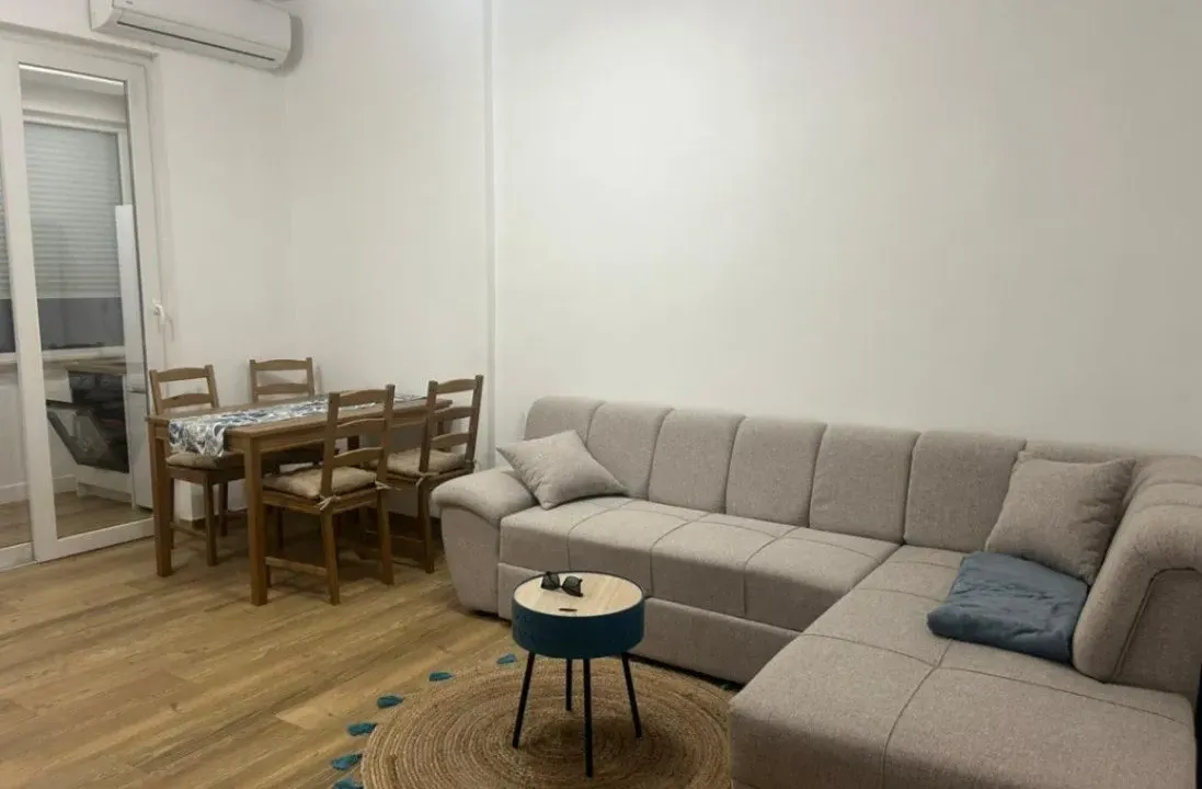 Izdavanje, dvosoban stan, 68m², Centar, Podgorica
