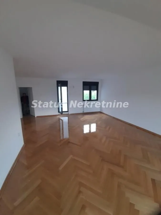 Prodaja, četvorosoban stan, 126m², Centar, Novi Sad