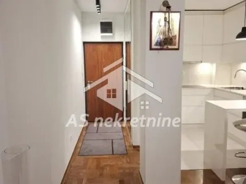 Izdavanje, trosoban stan, 70m², Vračar Sve Podlokacije, Beograd - image 9