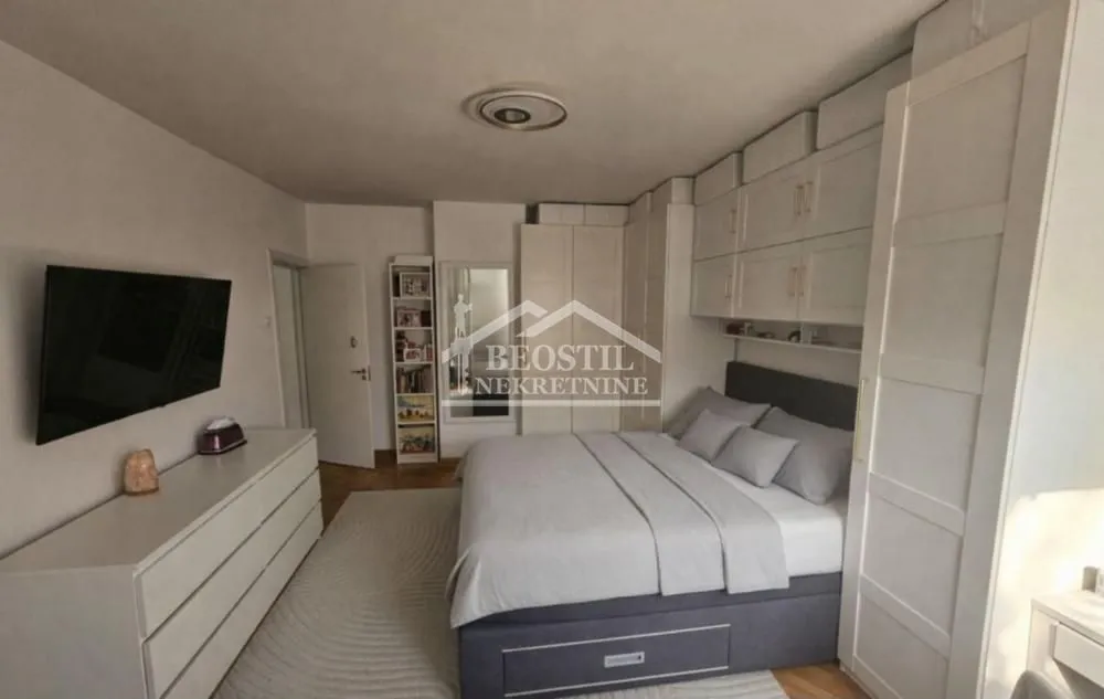 Prodaja, dvosoban stan, 61m², Resnik, Beograd