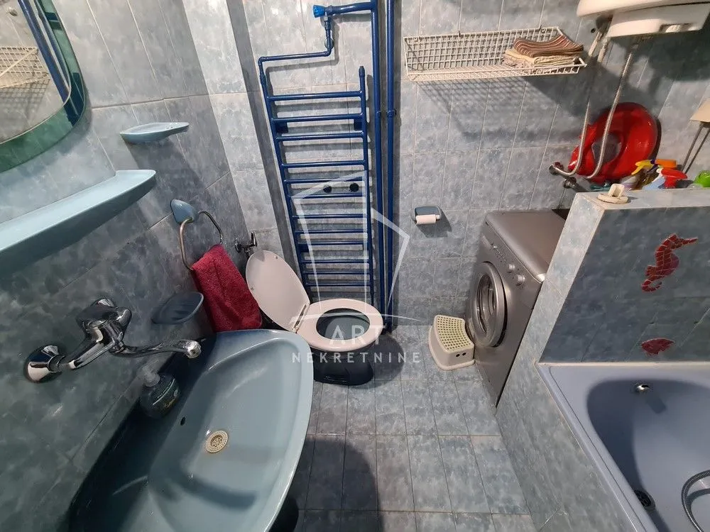 Izdavanje, trosoban stan, 72m², Vračar Sve Podlokacije, Beograd
