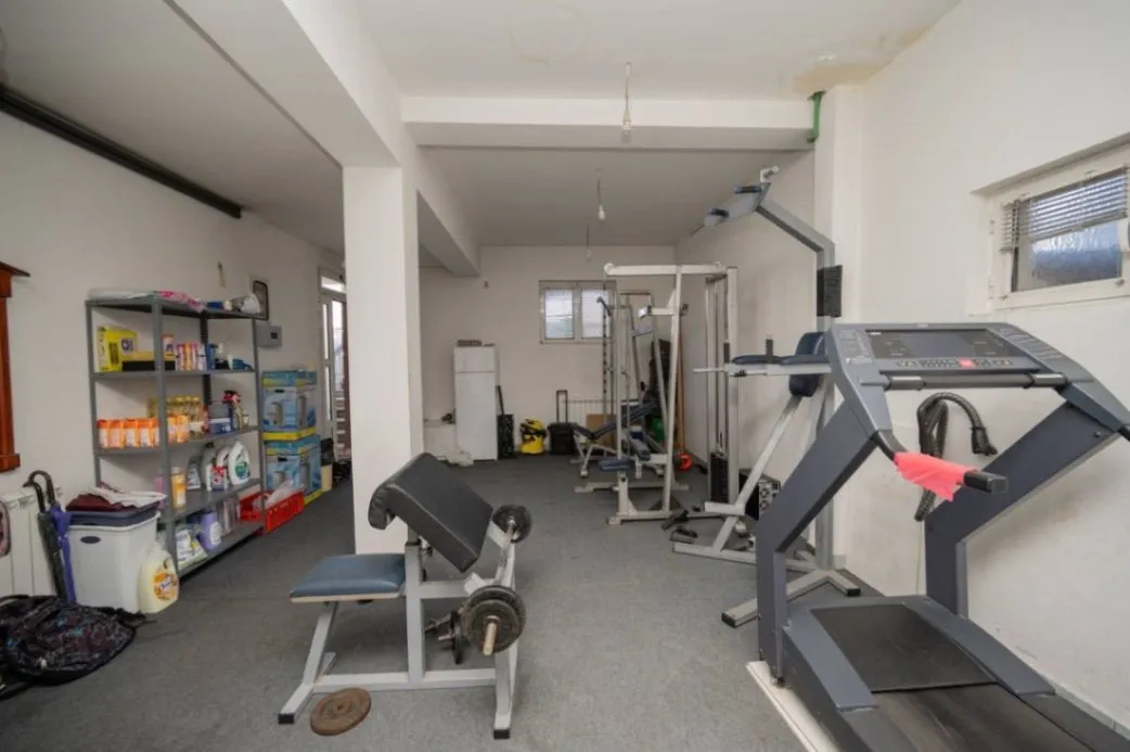 Prodaja, kuća, 400m², Momišići, Podgorica