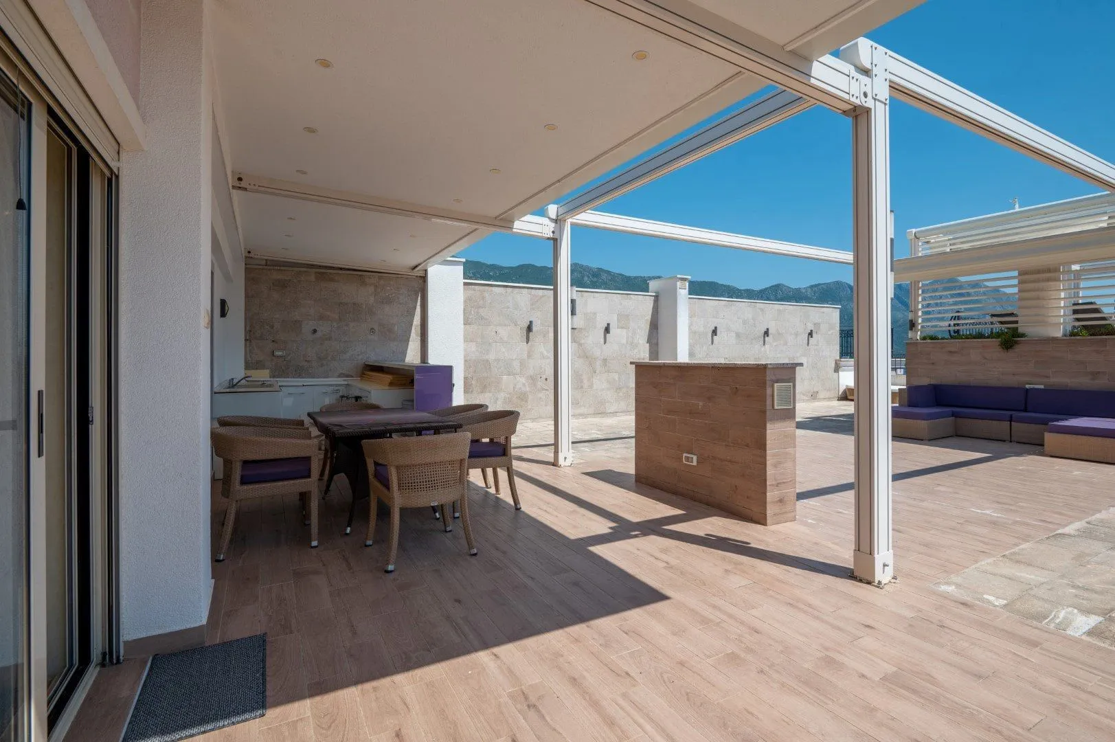 Sale, two bedroom apartment, 265m², Bečići, Budva