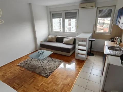 Stan in Bulevar Evrope